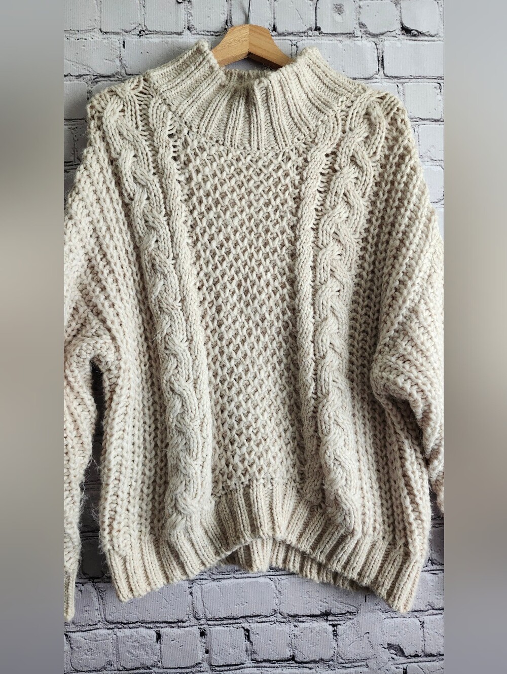 Universal Thread Cream Cable Turtleneck Sweater Size M